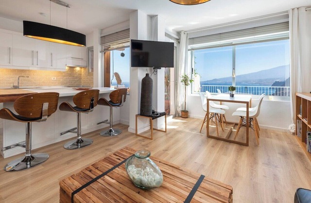 Home2Book Breathtaking Atlantic Views Apartment