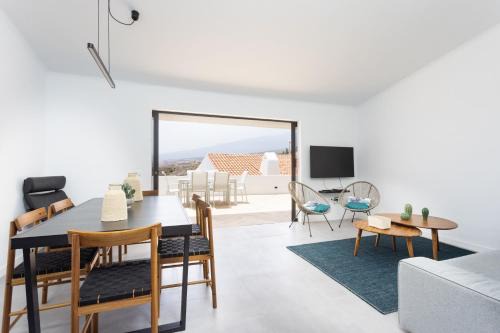 Home2Book Coastal Chic Apt, Huge Private Terrace