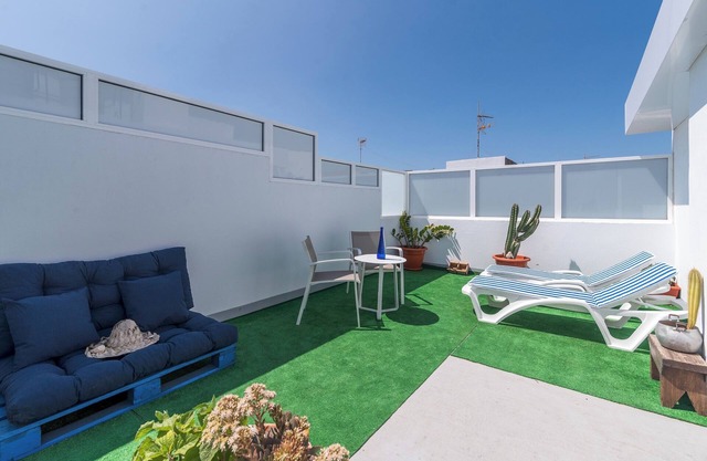 Home2Book Quiet Retreat with Patio & Roof Access