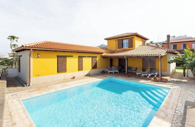 Home2Book Spacious Family Getaway, Private Pool