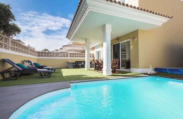 Home2Book Villa Fiona Private Pool & Wifi