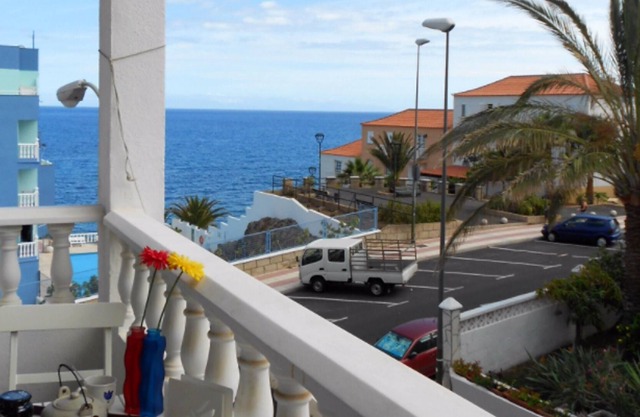 Homerez - 100 m away from the beach! House for 2 ppl. with balcony at Candelaria