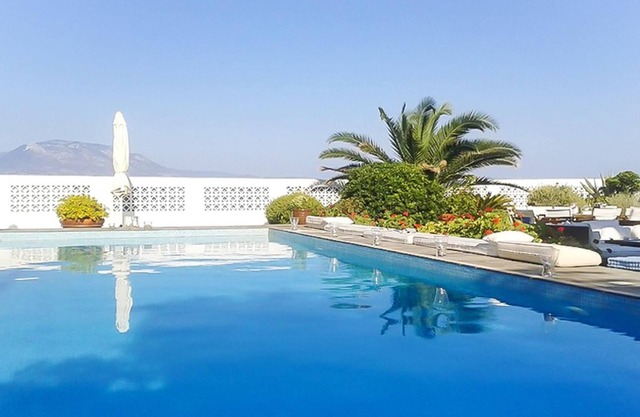 Homerez - 20 m away from the beach! Nice villa for 5 ppl. with swimming-pool