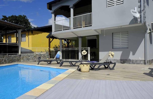 Homerez - 80 sqm apartment in Lamentin with pool