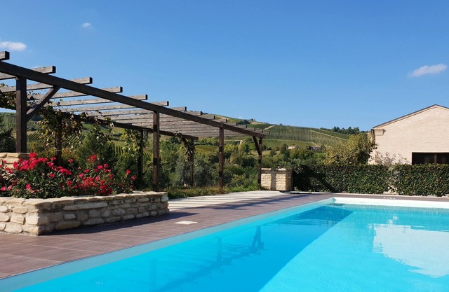 Homerez - Appartement for 2 ppl. with shared pool at Montalto delle Marche