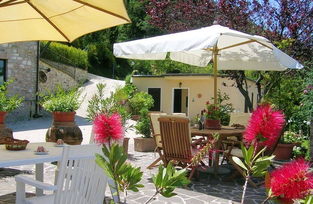 Homerez - Beautiful appartement for 3 ppl. with shared pool at Assisi