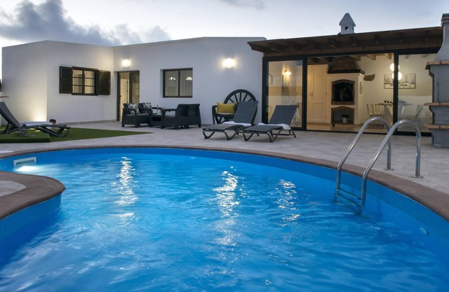 Homerez - Beautiful villa 7 km away from the beach for 8 ppl. with swimming-pool