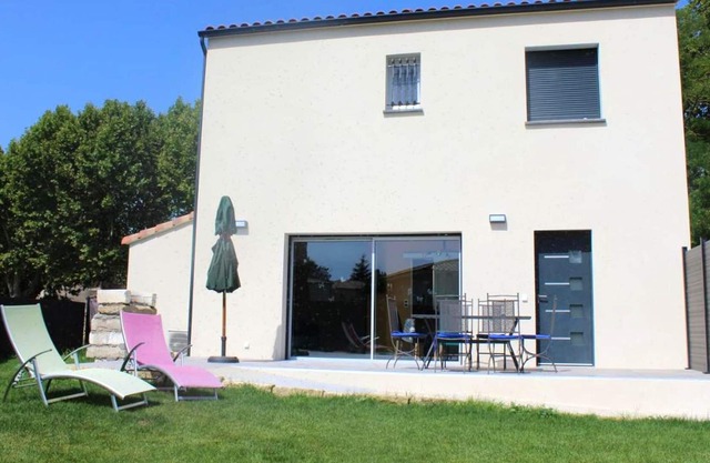 Homerez - Beautiful house for 6 ppl. with garden and terrace at Marsillargues