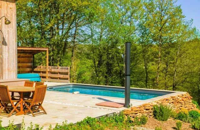 Homerez - Charming Villa with Private Pool in Castels