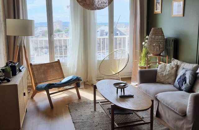 Homerez - Charming Apartment in Reims with breathtaking city view.