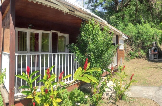 Homerez - Charming Bungalow near Bouillante with Air Conditioning
