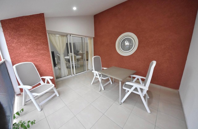 Homerez - Charming House in Sainte-Anne with Spa