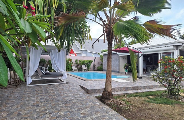 Homerez - Comfortable Villa in Sainte-Anne with Private Pool