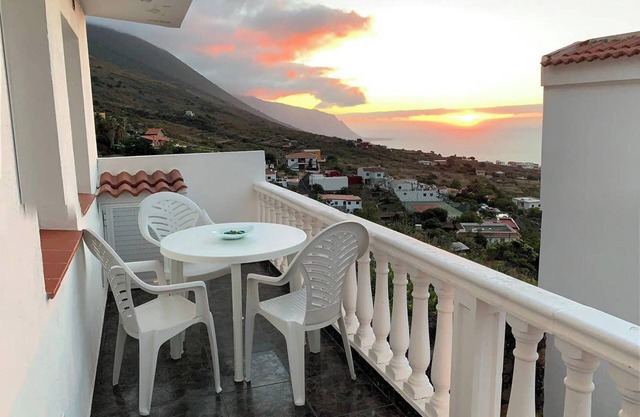 Homerez - Cozy apartment with sea view in Frontera