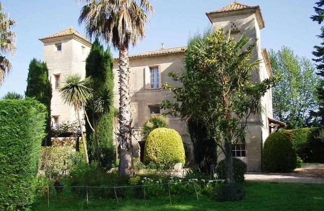 Homerez - Cozy Apartment in Uzès 85 m² with Terrace