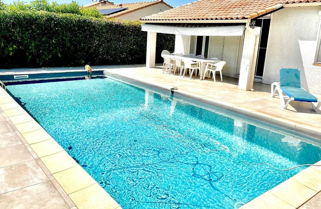 Homerez - House for 3 ppl. with swimming-pool, garden and terrace at La Calmette