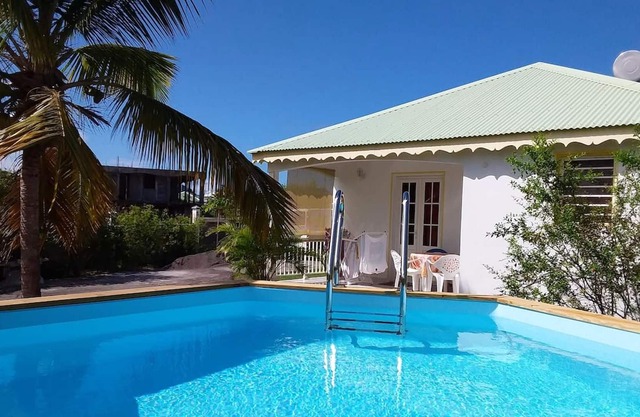 Homerez - House for 5 ppl. with shared pool, garden and terrace at Le Moule
