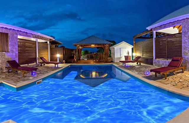 Homerez - House for 8 ppl. with shared pool, jacuzzi and garden at Anse-Bertrand