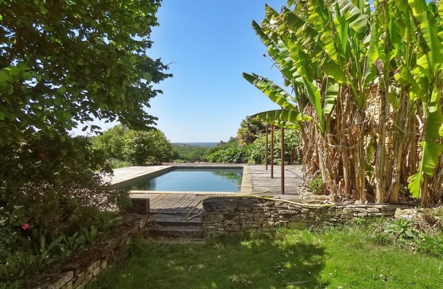 Homerez - House for 6 ppl. with shared pool and terrace at Saint Amand de Coly