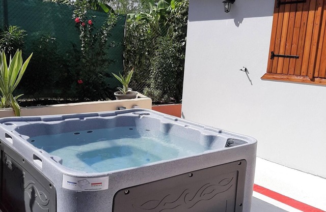 Homerez - House Petit-Canal, sea view.