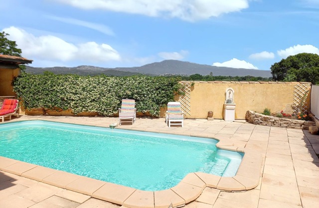 Homerez - House with pool in Caromb