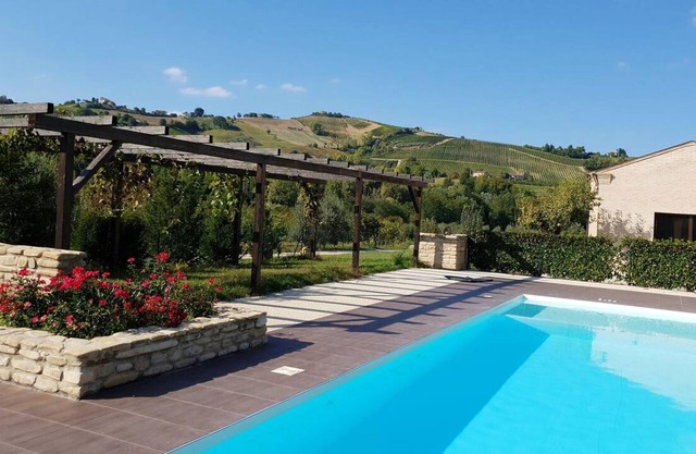 Homerez - Nice appartement for 3 ppl. with shared pool at Montalto delle Marche