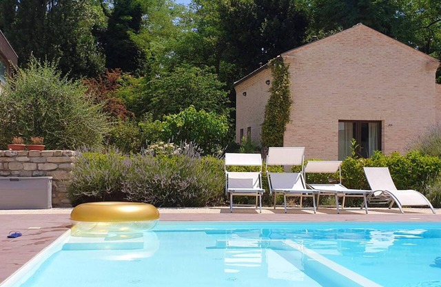 Homerez - Nice appartement for 3 ppl. with shared pool at Montalto delle Marche