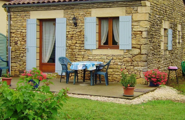 Homerez - Nice house for 2 ppl. with terrace at Prats-de-Carlux