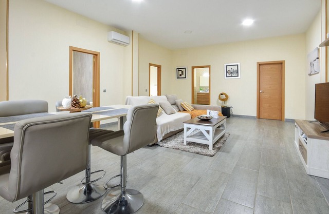 Homerez - Spacious house near the beach and the terrace