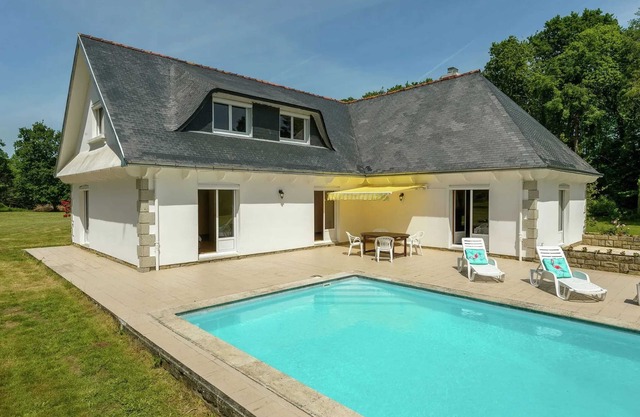 Homerez - Spacious Villa in Concarneau with Private Pool