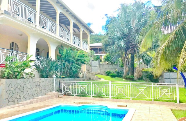 Homerez - Spacious Villa in Deshaies with Private Pool