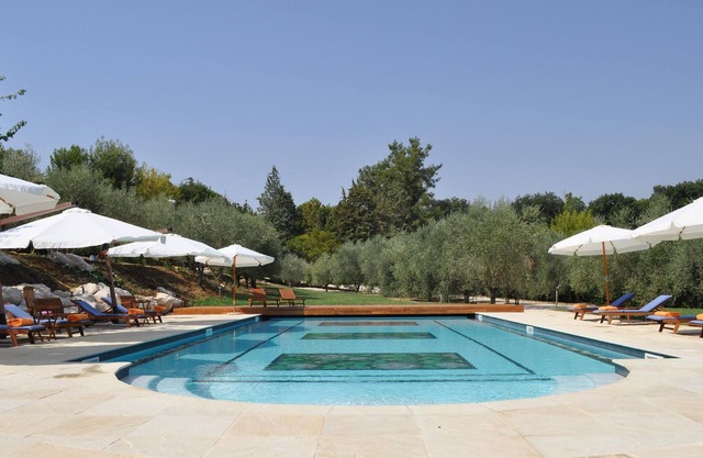 Homerez - Villa for 16 ppl. with shared pool, jacuzzi and terrace at San Michele