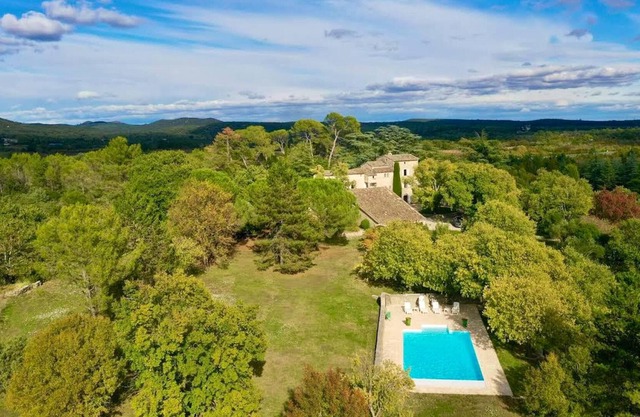 Homerez - Villa for 12 ppl. with swimming-pool, garden and terrace at Conqueyrac