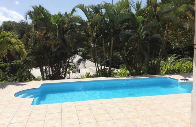 Homerez - Villa in Petit-Bourg with pool.