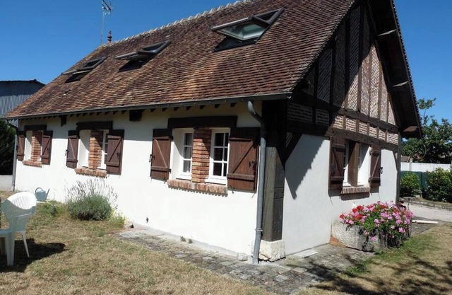 Homerez - Welcoming house in Salbris with enclosed garden and terrace.