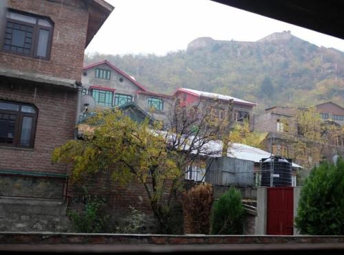HomeStay Just a Minute Away From Hari Parbat