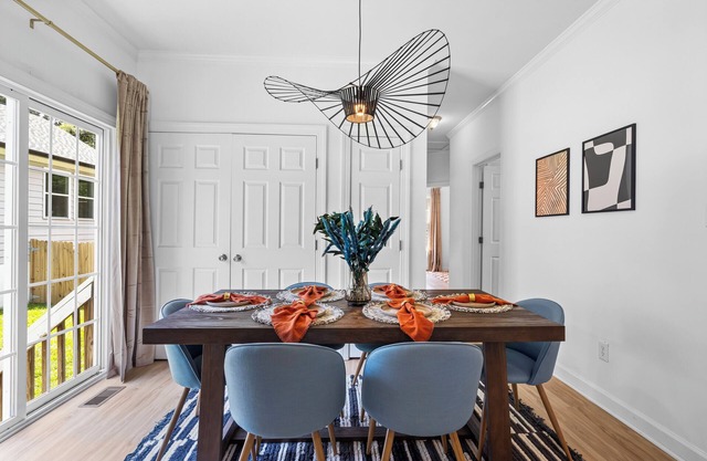 Homey 3bd - BBQ & Backyard - Close to downtown