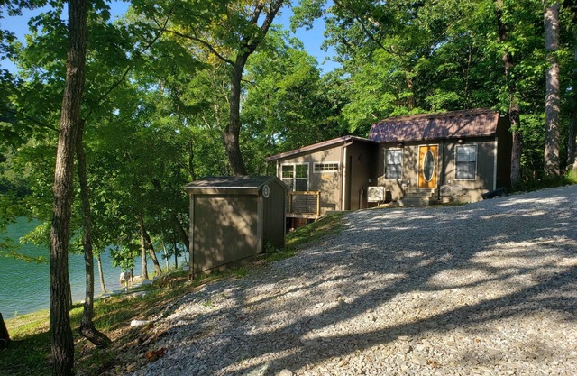 Hoot Owl Cabins -Incredible Lakefront Cabin PLUS a 2nd Tiny Home