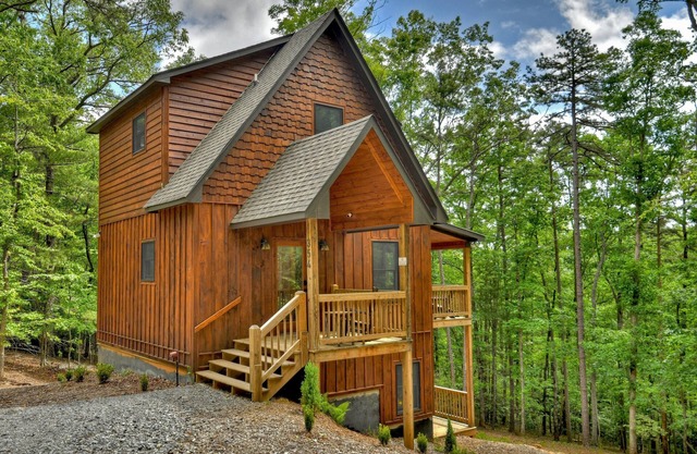 Hoot Owl Cottage | Fire Pit | Hot Tub | Charcoal Grill