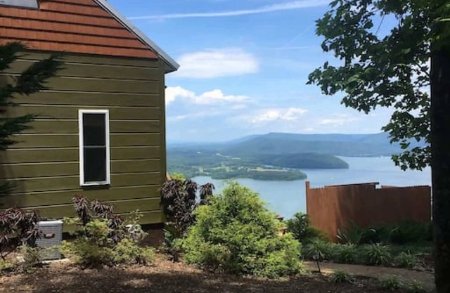 hoot owl · NO SUNDAY CHECK IN , GREAT VIEW-hot tub HOOT OWL