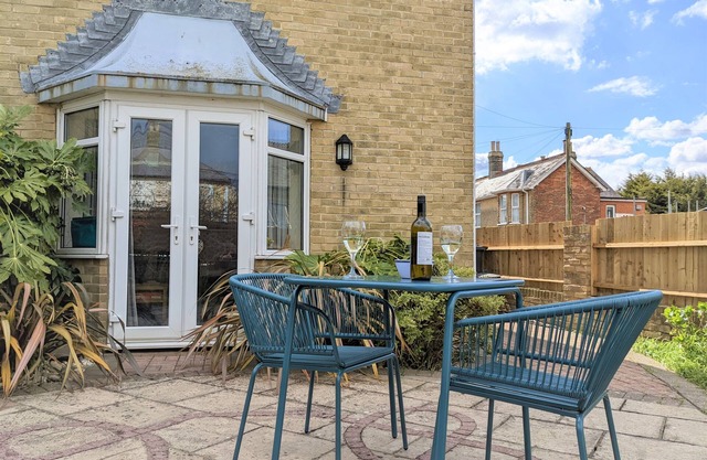 Hope House is a modern 3 bedroom town house located in the town of East Cowes.