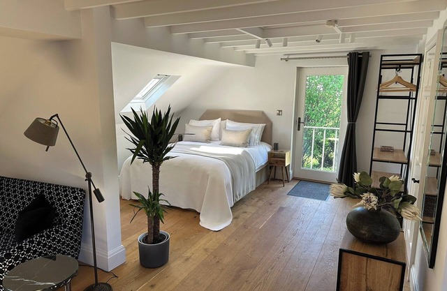 Hope Valley - Studio - Sleeps 2 - Parking