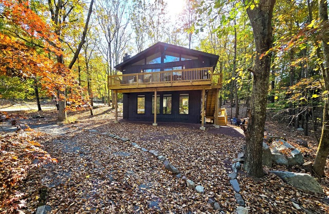 Hopskip Luxury Chalet Hot Tub Firepit Gas Grill Deck Lawn Games Lake