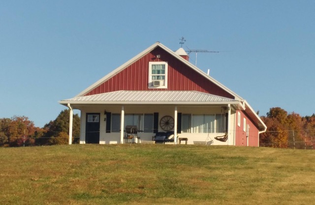 Horse farm with stunning mountain views!