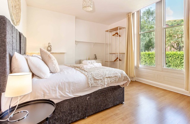 Host & Stay | Club Chambers