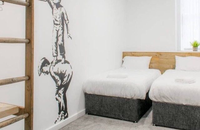 Host & Stay | Fleet Nightlife II