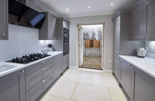 Host Stay Lowcross Cottage