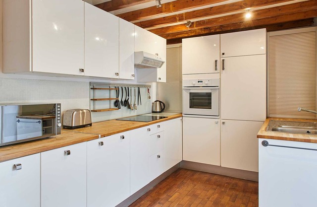 Host Stay Trefor Cottage