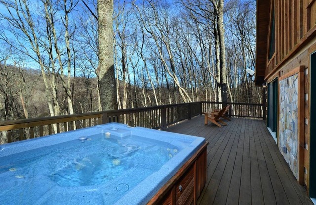 ☆ Hot Tub ☆ 3 Kings ☆ Rustic ☆ Luxury ☆ Fireplace