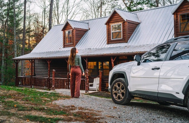Hot Tub | 5 Min to RRG | Game Loft | Forest Views